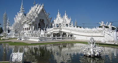 Lạc vào cõi âm khi đến đền Wat Rong Khun ở Thái Lan. Lạc vào cõi âm khi đến đền Wat Rong Khun ở Thái Lan.