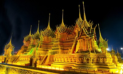 SAKON NAKHOM - Lễ Hội Lâu Đài Sáp Độc Đáo Tại Thái Lan SAKON NAKHOM - Lễ Hội Lâu Đài Sáp Độc Đáo Tại Thái Lan