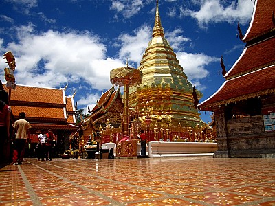 Thăm ngôi chùa vàng thiêng liêng ở Chiang Mai