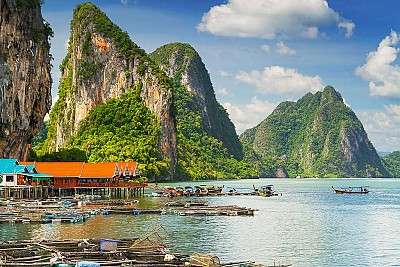 Tham quan sân bóng trên mặt biển ở làng chài của Thái Lan Tham quan sân bóng trên mặt biển ở làng chài của Thái Lan