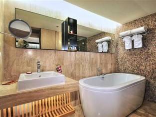 Arcadia Suites Bangkok Nằm ở vị trí thuận lợi trong Wireless