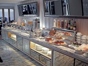 Arcadia Suites Bangkok Nằm ở vị trí thuận lợi trong Wireless