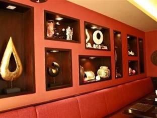 Aspery Hotel tọa lạc ở trung tâm biển Patong sôi động