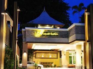 Khách Sạn August Suites Pattaya một khách sạn có vị trí thuận lợi
