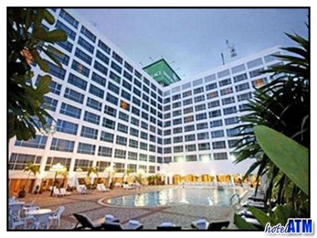 Bangkok Palace Hotel  nằm ở vị trí thuận tiện tại khu Pratunam nổi tiếng