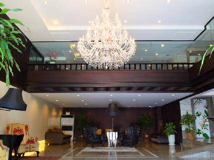 Bangkok Palace Hotel  nằm ở vị trí thuận tiện tại khu Pratunam nổi tiếng