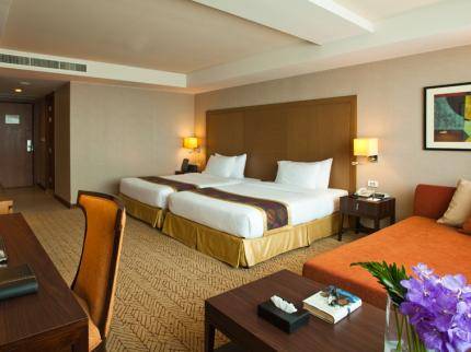 Bangkok Palace Hotel  nằm ở vị trí thuận tiện tại khu Pratunam nổi tiếng