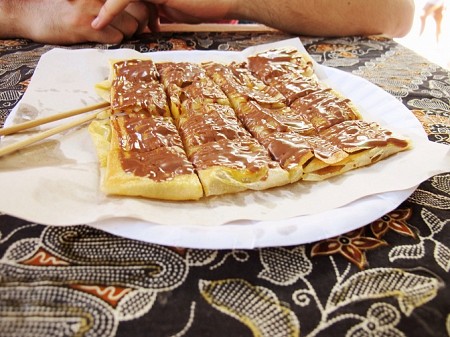Bánh crepe đồ ăn đường phố và là món ăn Thái Lan không nên bỏ qua