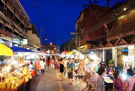 Chiang Mai nhộn nhịp các khu mua sắm