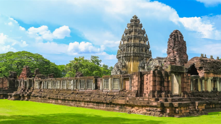 Đến thăm ngôi đền Khmer Phimai lớn nhất ở Thái Lan