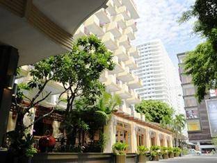 Golden Beach Hotel cách năm phút từ biển Pattaya