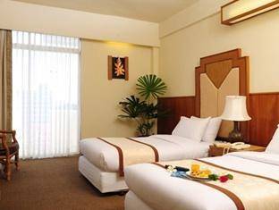 Golden Beach Hotel cách năm phút từ biển Pattaya