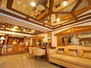 Golden House  tọa lạc tại vị trí lí tưởng ở Siam