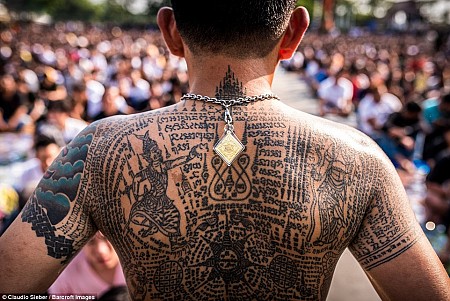 Hai lễ hội kì dị của Thái Lan dễ khiến bạn chết khiếp