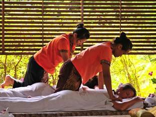 Kata Lucky Villa & Pool Access điểm lý tưởng cho du khách muốn khám phá Phuket