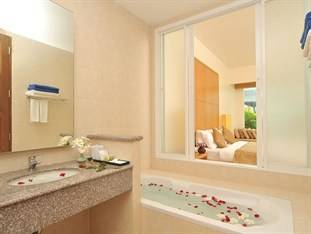 Kata Lucky Villa & Pool Access điểm lý tưởng cho du khách muốn khám phá Phuket