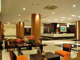 Khách Sạn August Suites Pattaya một khách sạn có vị trí thuận lợi