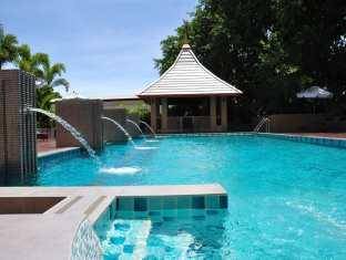 Khách Sạn August Suites Pattaya một khách sạn có vị trí thuận lợi