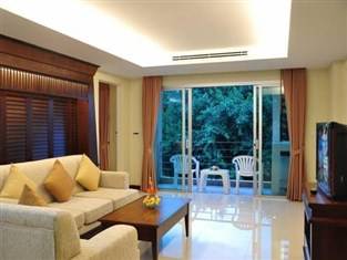 Khách Sạn August Suites Pattaya một khách sạn có vị trí thuận lợi