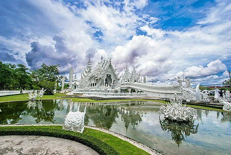Khám phá ngôi chùa toàn màu trắng tại Thái Lan
