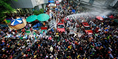 Lễ Hội Té nước đặc sắc của người dân Thái Lan
