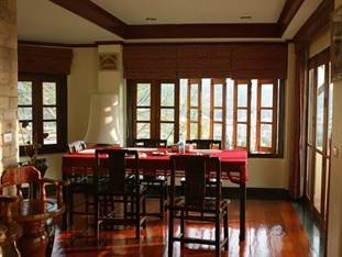 Prince Edouard Resort Tọa lạc ở vị trí đẹp của Patong