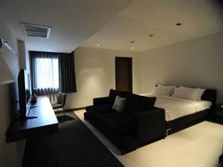 S33 Compact Sukhumvit Hotel hưởng được rất nhiều lợi thế trong nhà hàng