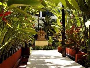 Safari Beach Hotel Nằm ở giữa các hoạt động của bãi biển Patong Phuket