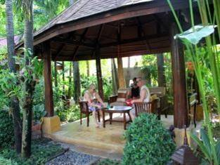 Safari Beach Hotel Nằm ở giữa các hoạt động của bãi biển Patong Phuket