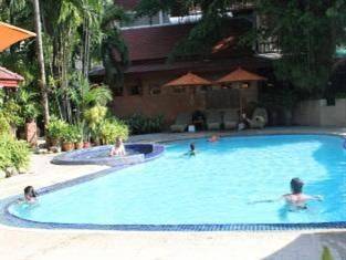 Safari Beach Hotel Nằm ở giữa các hoạt động của bãi biển Patong Phuket