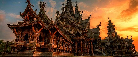 Sanctuary of Truth lâu đài bằng gỗ không có đinh ở Pattaya Thái Lan