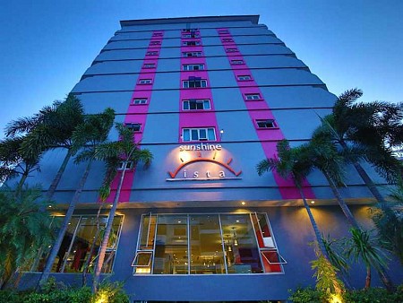 Sunshine Vista Hotel tọa lạc tại vị trí lí tưởng ở Đường Biển Pattaya Sunshine Vista Hotel tọa lạc tại vị trí lí tưởng ở Đường Biển Pattaya