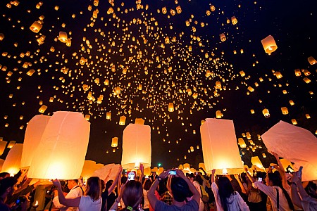 Tham dự lễ hội thả đèn trời hoành tráng nhất tại Chiang Mai Thái Lan