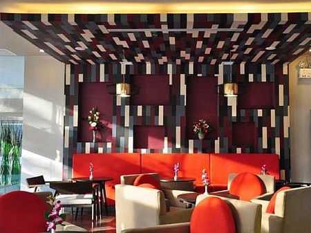 Thamrongin Hotel, Khách Sạn Thamrongin