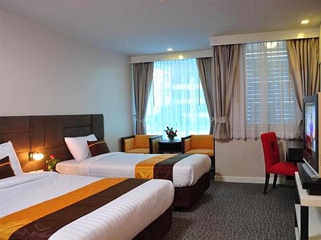 Thamrongin Hotel, Khách Sạn Thamrongin