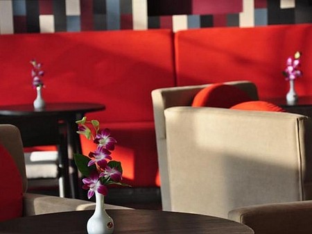 Thamrongin Hotel, Khách Sạn Thamrongin