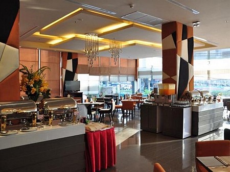 Thamrongin Hotel, Khách Sạn Thamrongin