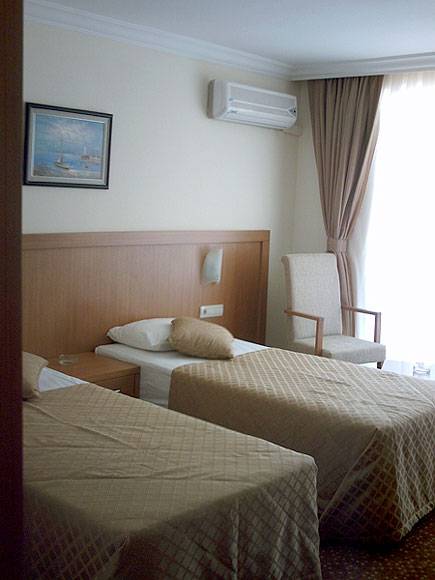 The Holiday Resort  khách sạn tiêu chuẩn 4 sao