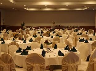 The Holiday Resort  khách sạn tiêu chuẩn 4 sao