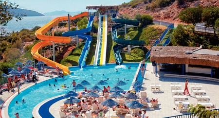 The Holiday Resort  khách sạn tiêu chuẩn 4 sao