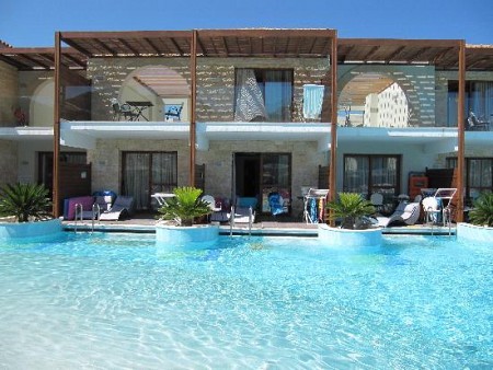 The Holiday Resort  khách sạn tiêu chuẩn 4 sao