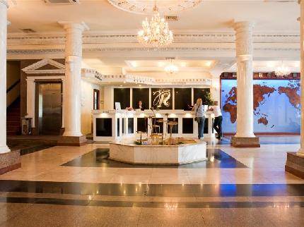 The Royal City Hotel  khách sạn 4 sao có vị trí tại khu thương mai trung tâm