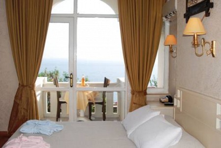 The Royal City Hotel  khách sạn 4 sao có vị trí tại khu thương mai trung tâm