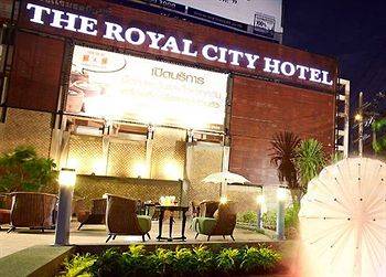 The Royal City Hotel  khách sạn 4 sao có vị trí tại khu thương mai trung tâm