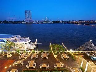 The Royal River Hotel nằm ở Thonburi của Bangkok, nhìn ra phong cảnh tuyệt vời của con sông Chao Phraya.