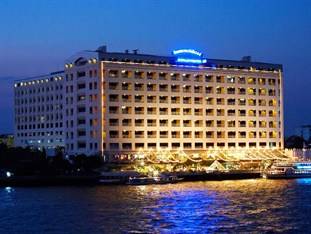 The Royal River Hotel nằm ở Thonburi của Bangkok, nhìn ra phong cảnh tuyệt vời của con sông Chao Phraya.