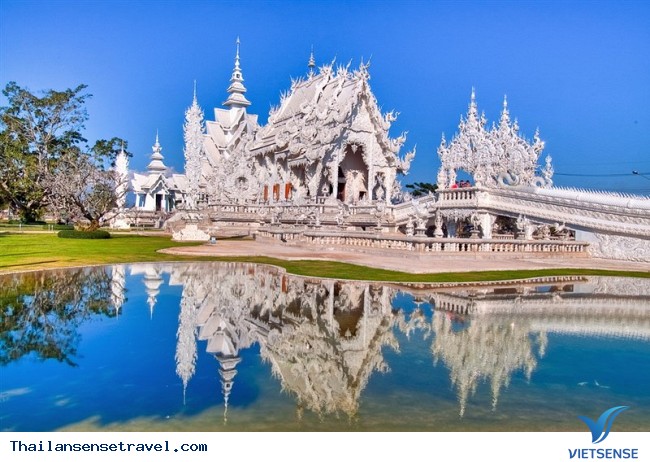 Khám phá ngôi chùa toàn màu trắng tại Thái Lan - Ảnh 3 Khám phá ngôi chùa toàn màu trắng tại Thái Lan - Ảnh 3