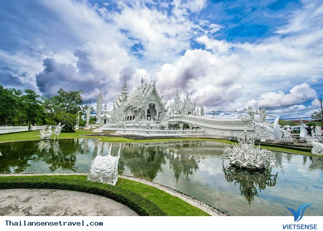 Khám phá ngôi chùa toàn màu trắng tại Thái Lan - Ảnh 1 Khám phá ngôi chùa toàn màu trắng tại Thái Lan - Ảnh 1