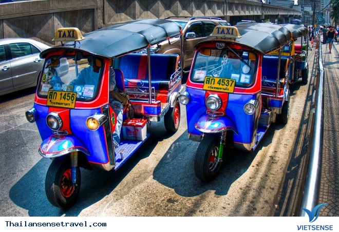 Trải nghiệm một chuyến xe ở Tuk Tuk disco