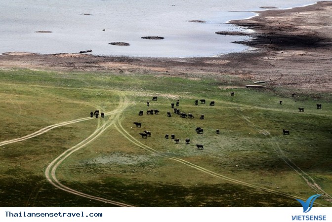 Choáng váng với con đường sắt ngập nước 44 năm nay nổi lên tại Thái Lan - Ảnh 2 Choáng váng với con đường sắt ngập nước 44 năm nay nổi lên tại Thái Lan - Ảnh 2